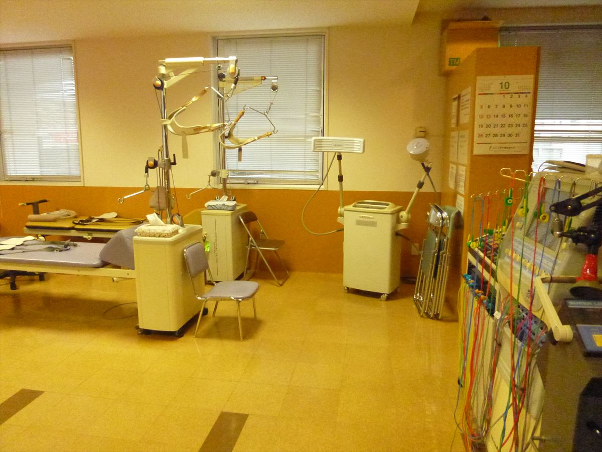 宮地病院　理学療法室　機器　写真